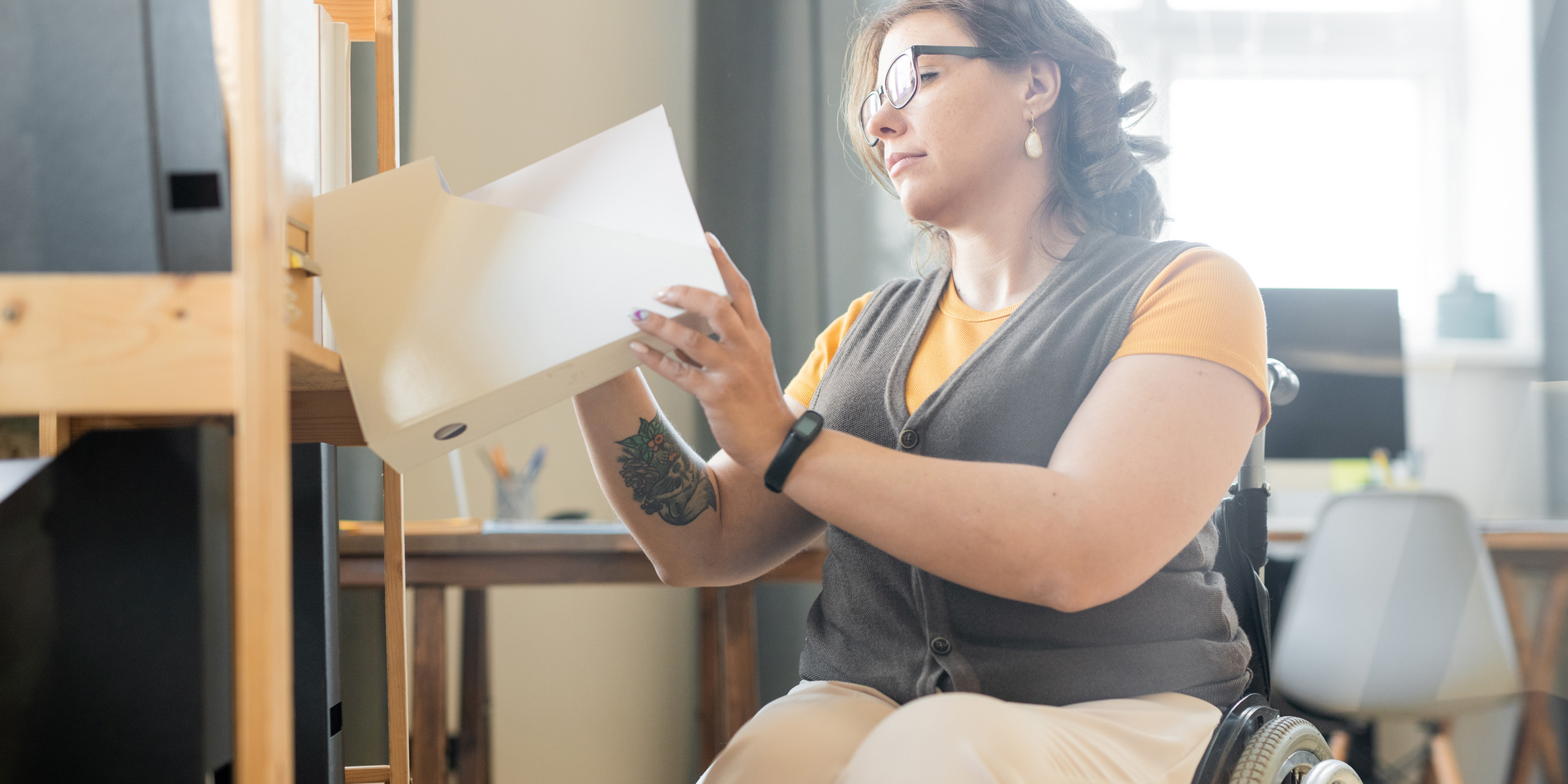 Una mujer presenta pruebas tras un accidente de tráfico
