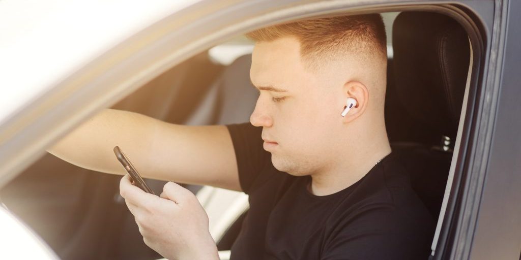 Illinois recently released new programs and regulations to help curb distracted driving.