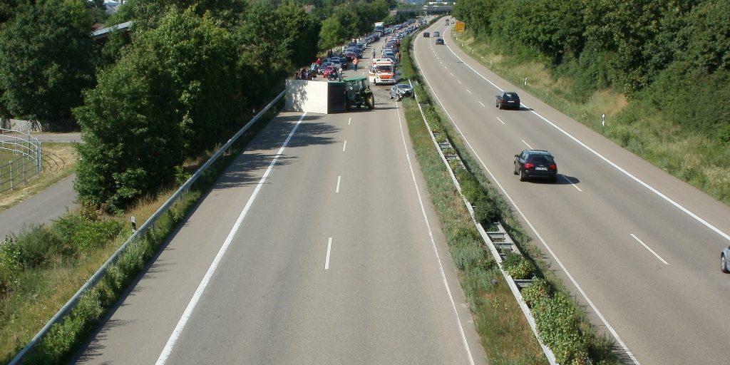 Seven people hospitalized after car crash on Illinois Interstates