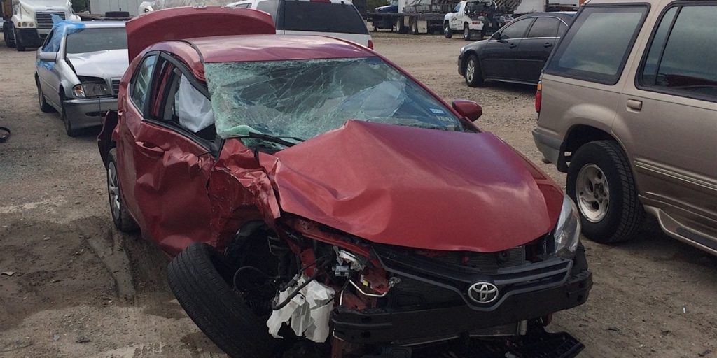 car-wreck-1618179_1280