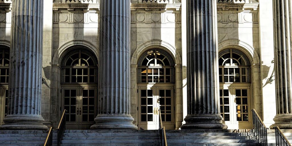 courthouse-1223279_1920