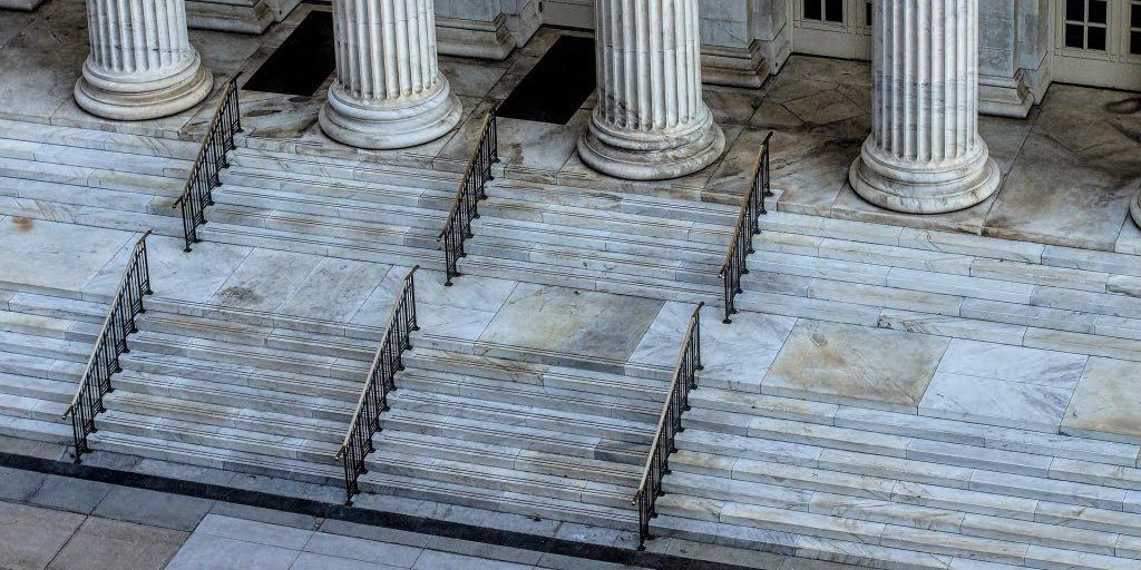 courthouse-1223280_1920