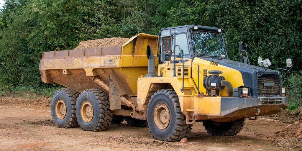 Muere un peatón tras ser atropellado por un camión volquete en un paso de peatones