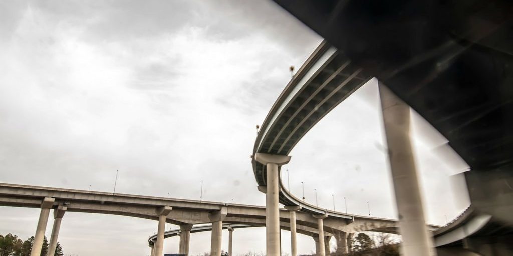 Una mujer demanda a la Policía Estatal Illinois tras sufrir lesiones cerebrales en un accidente