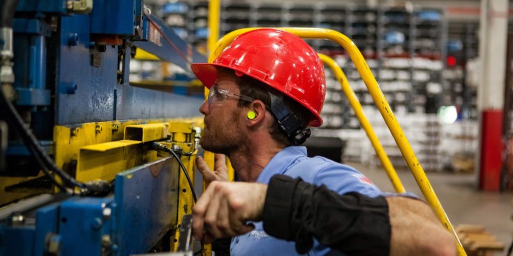 Tootsie Roll Industries se enfrenta a una multa tras cortarle la máquina un dedo a un empleado